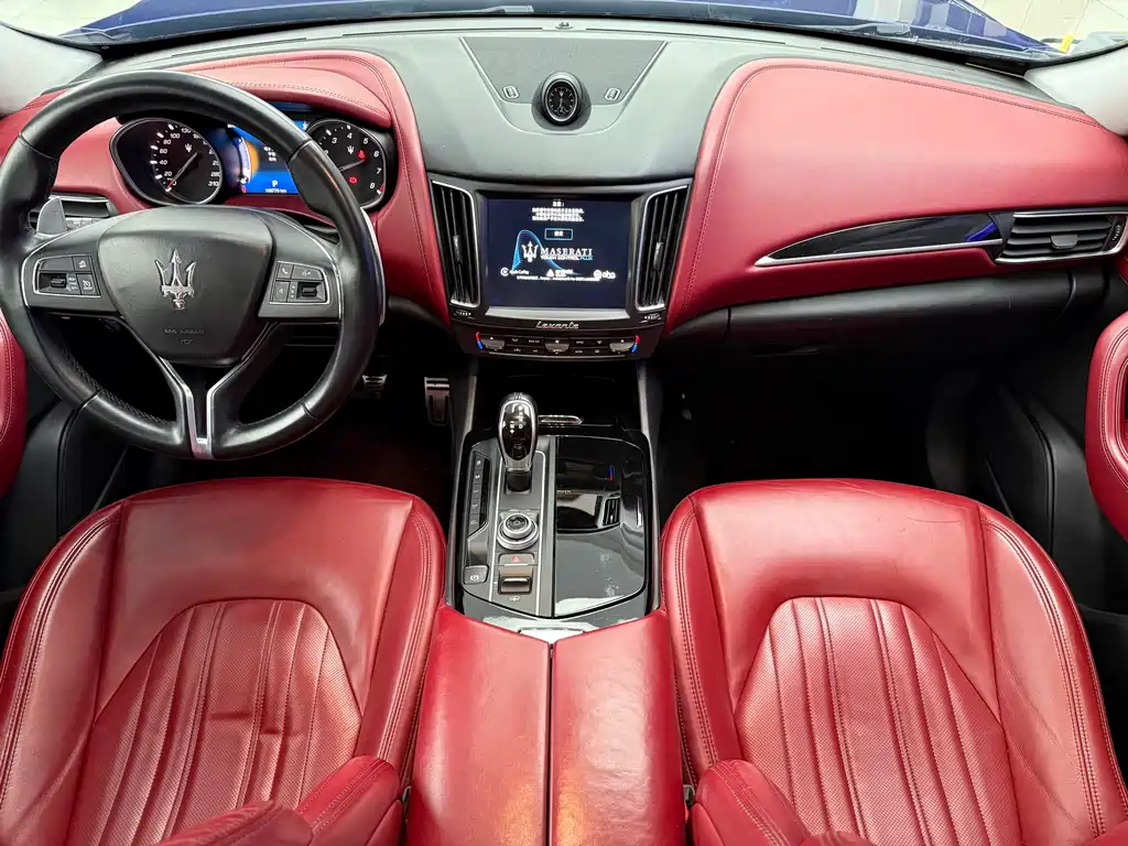 Maserati Levante 2017 — фото 11