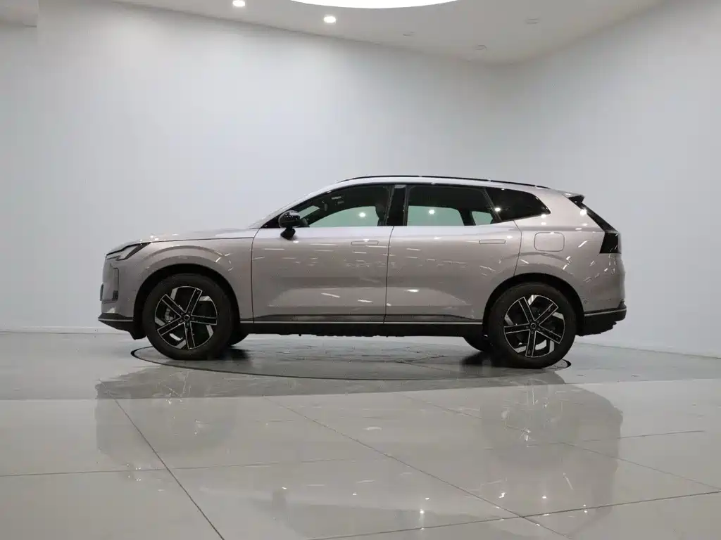 Volvo XC70 Plug-In Hybrid 2025 — фото 9