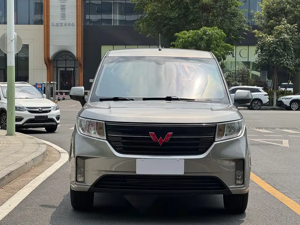 Wuling Hongguang PLUS 2020 — фото 2
