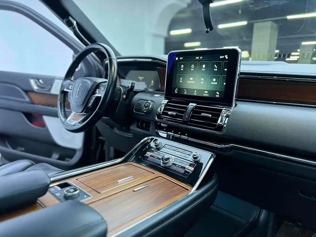 Lincoln Navigator 2019 — фото 10