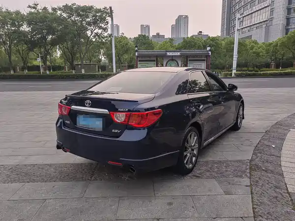 Toyota Reiz 2012