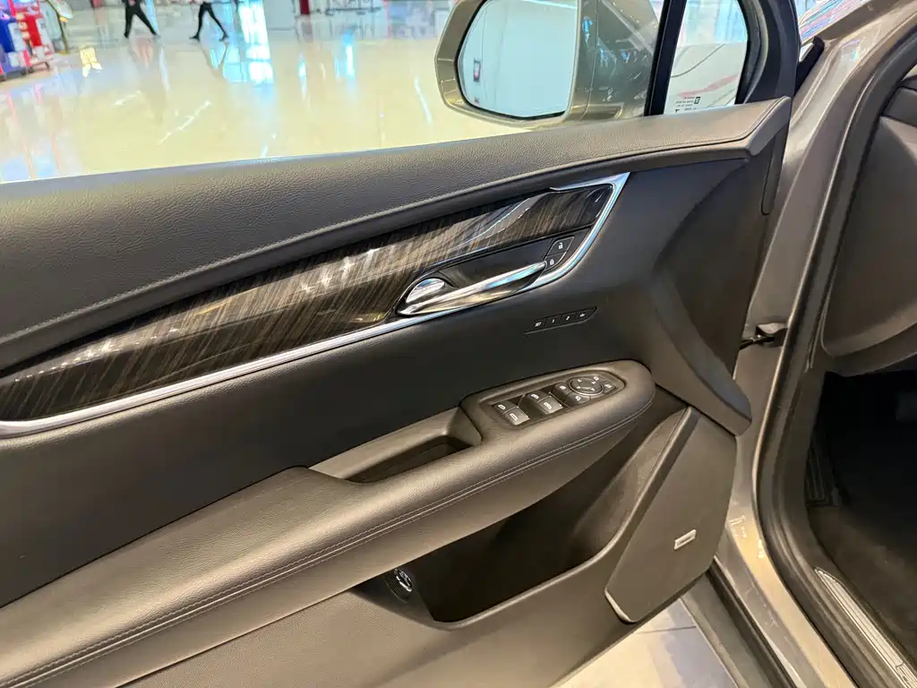 Cadillac XT5 2019 — фото 18