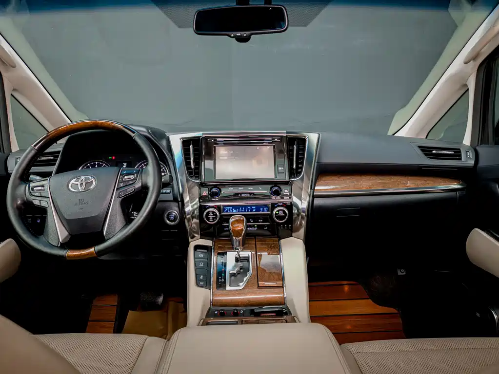Toyota Alphard 2018 — фото 9