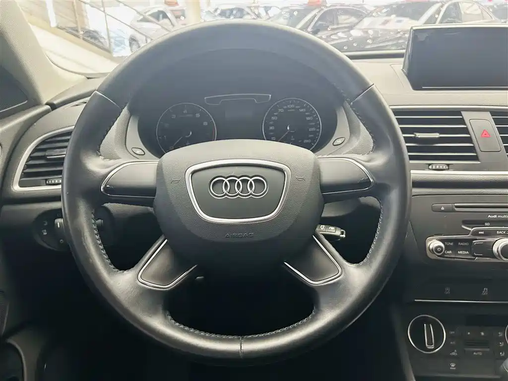 Audi Q3 2019 — фото 15
