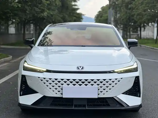 Changan UNI-V 2025