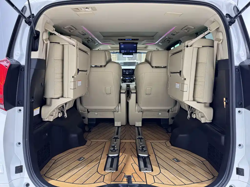 Toyota Alphard 2020 — фото 24