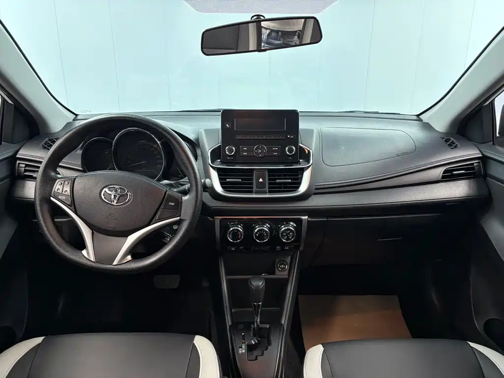 Toyota Yaris L 2022