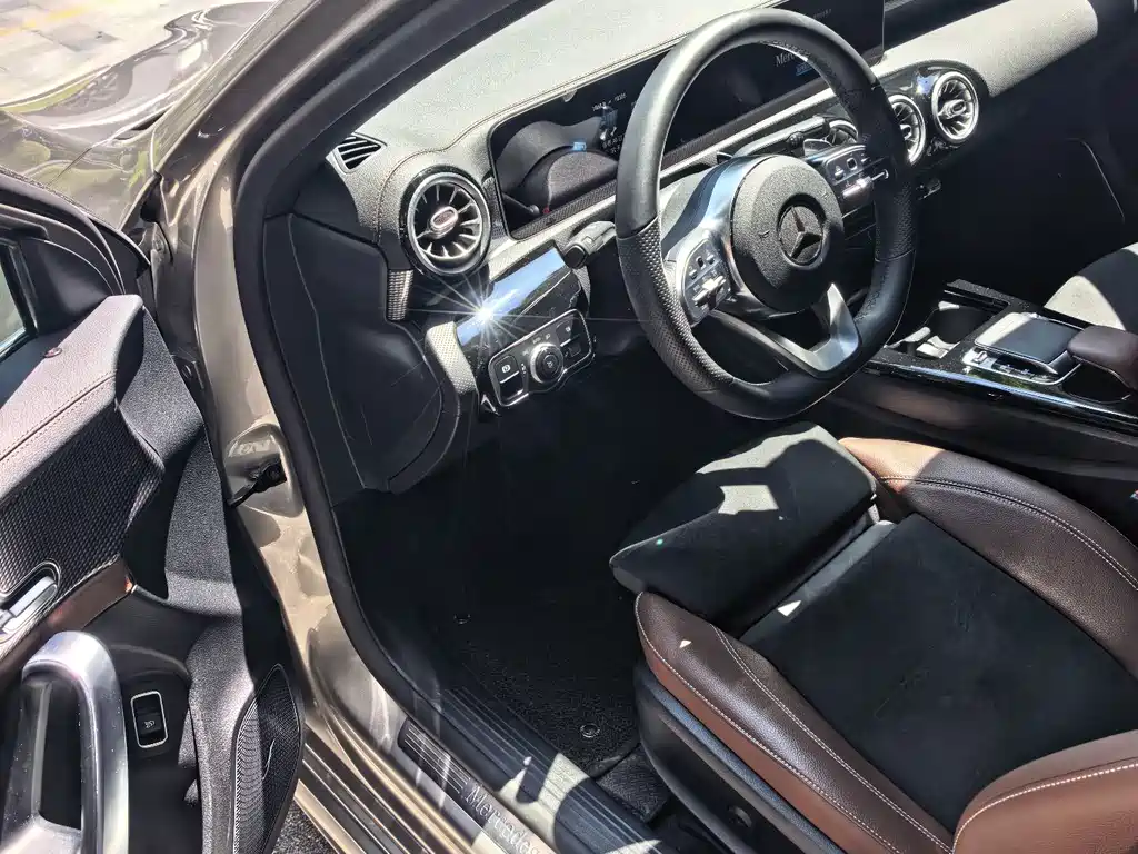 Mercedes-Benz A-Class 2019 — фото 12