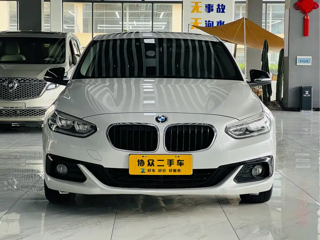BMW 1 Series 2018 — фото 1