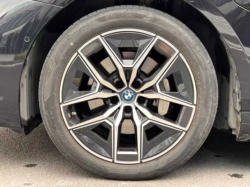 BMW i5 2025 — фото 20