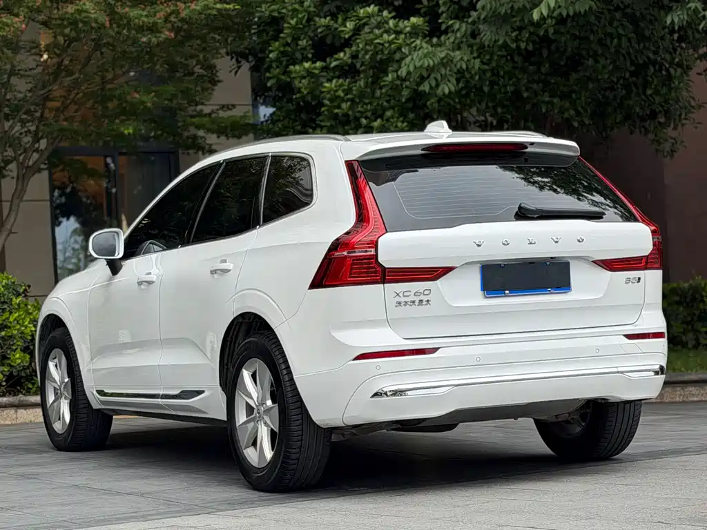 Volvo XC60 2022 — фото 10