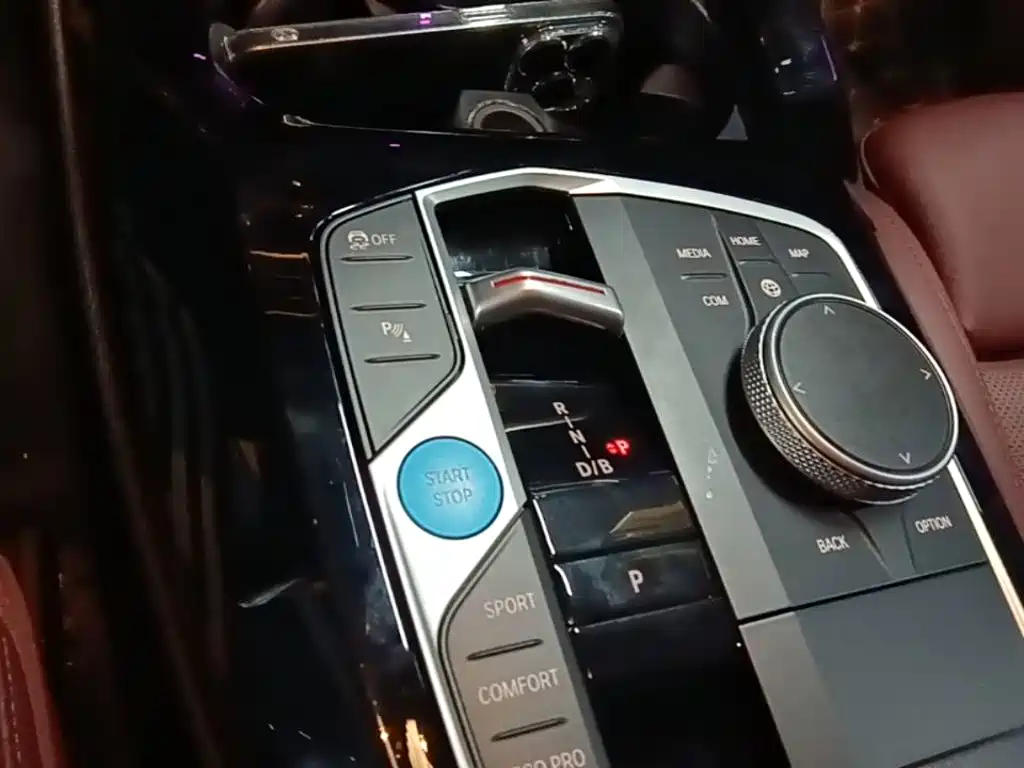 BMW iX3 2023 — фото 10