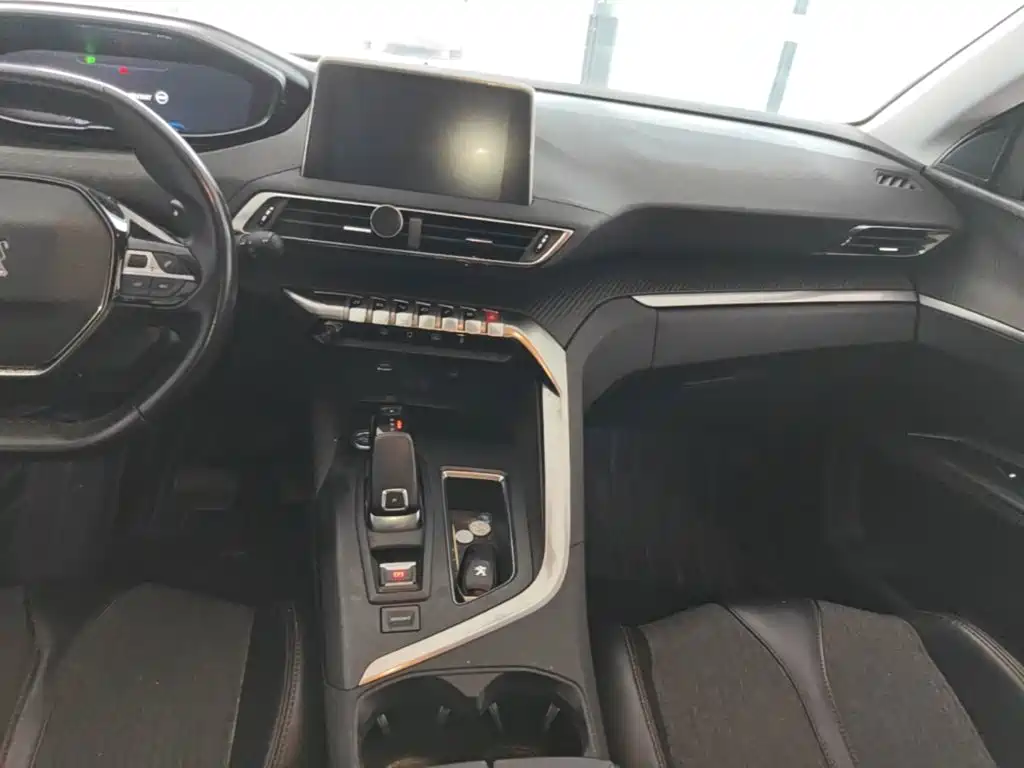 Peugeot 5008 2018 — фото 13