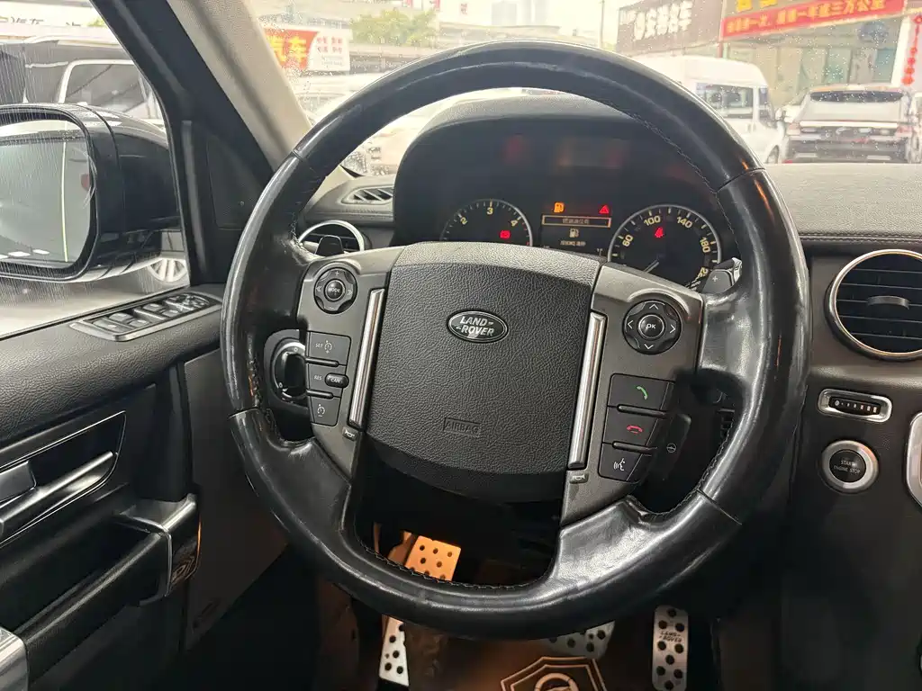 Land Rover Discovery 2015 — фото 19