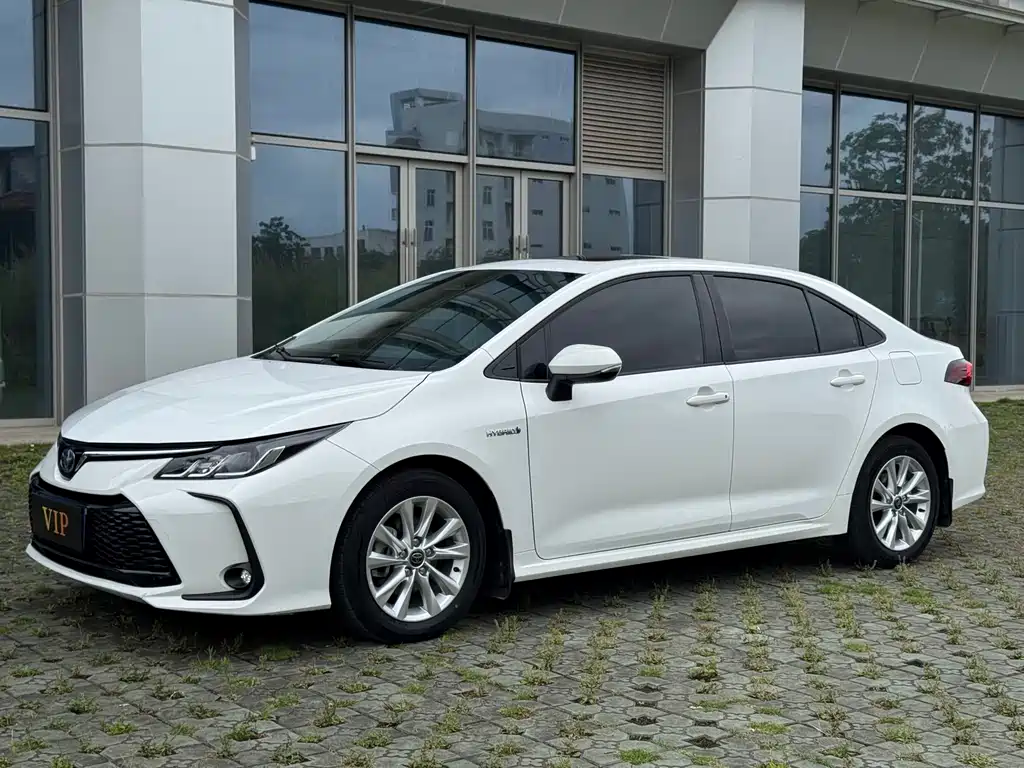Toyota Corolla 2024 — фото 1