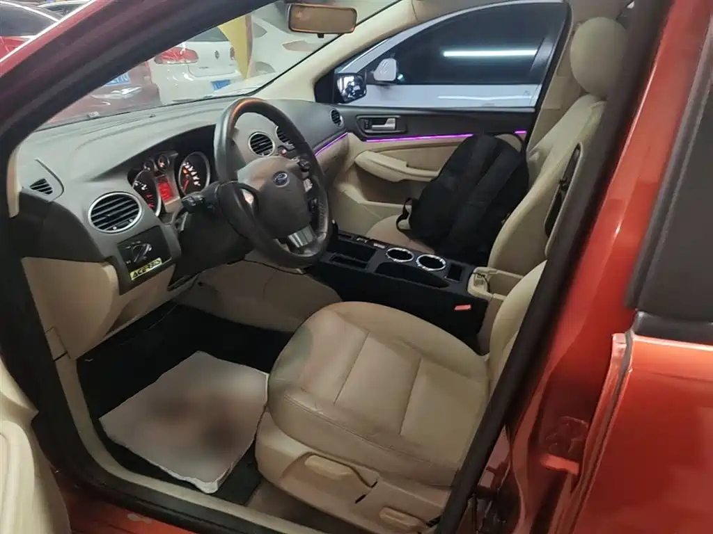 Ford Focus 2015 — фото 15