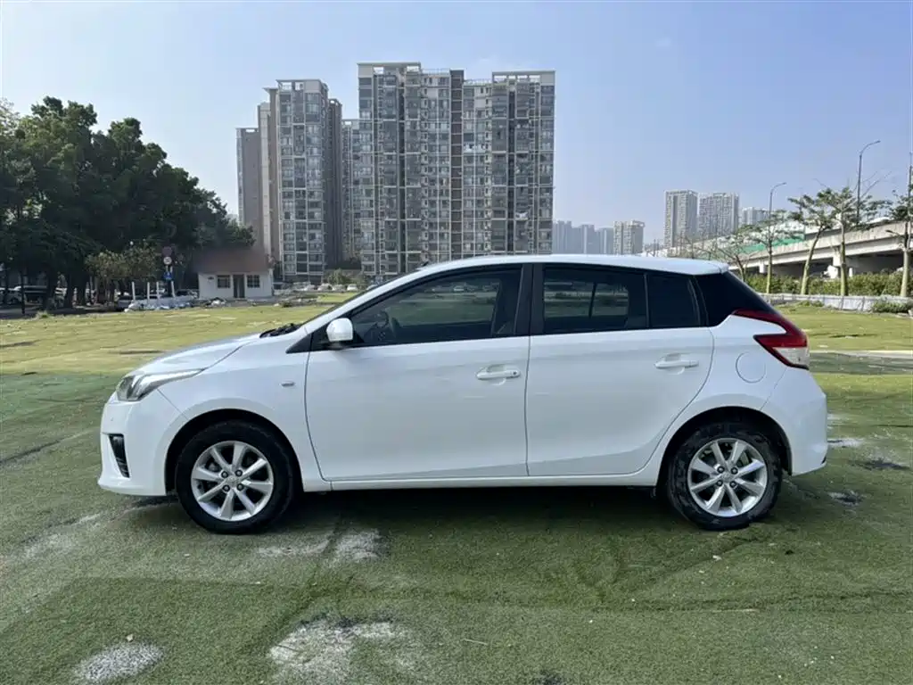 Toyota Yaris L 2015 — фото 8