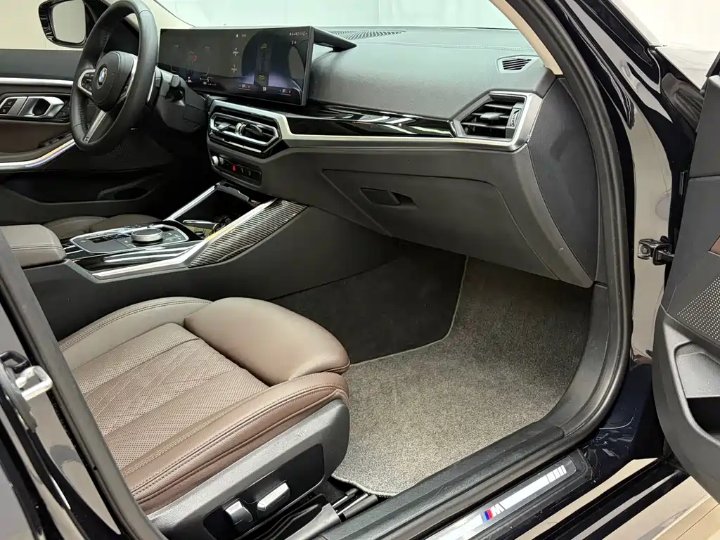 BMW 3 Series 2023 — фото 16