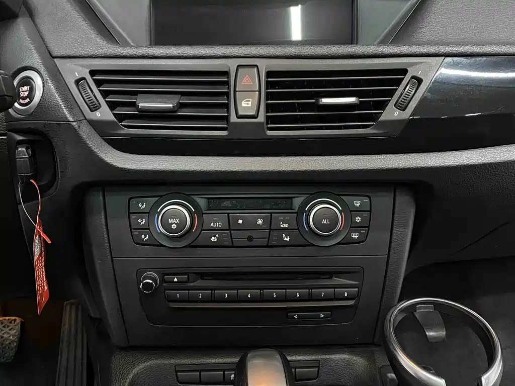 BMW X1 2012 — фото 23