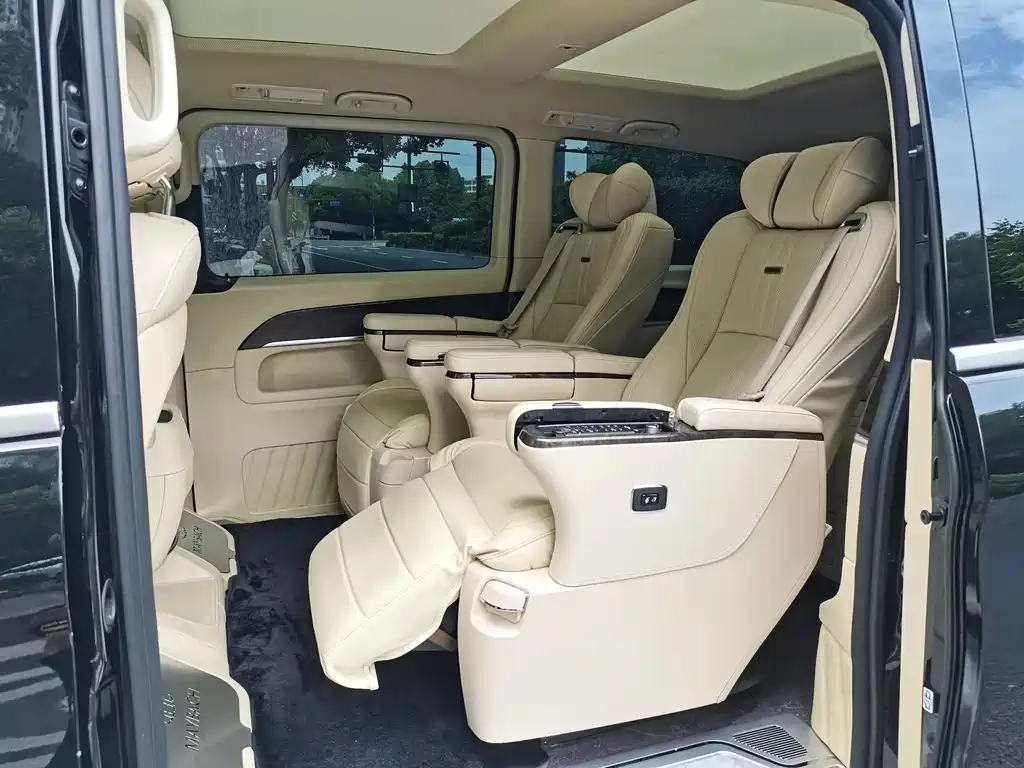 Mercedes-Benz V-Class 2022 — фото 20