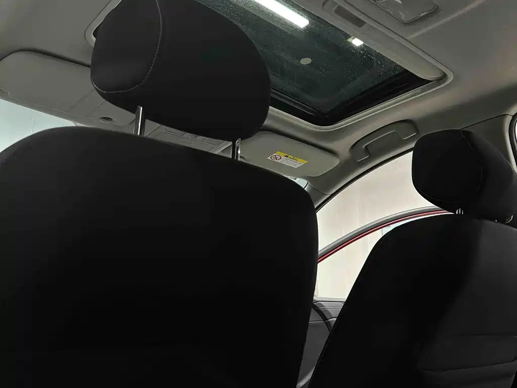 Nissan Tiida 2017 — фото 10