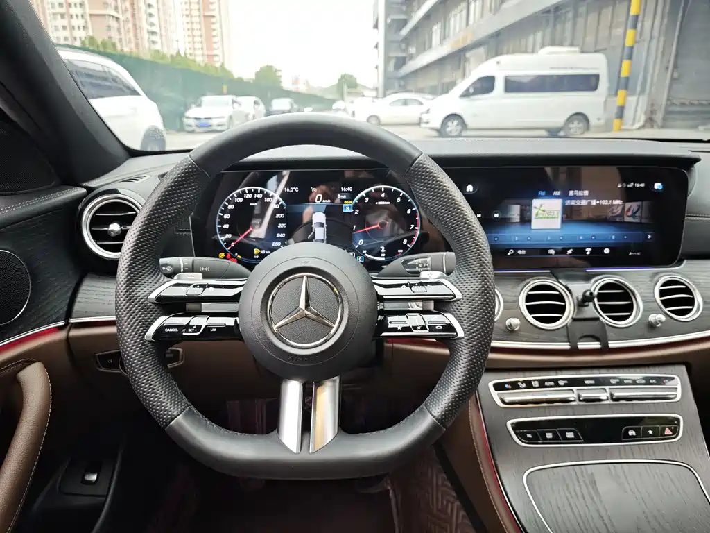 Mercedes-Benz E-Class 2023 — фото 5