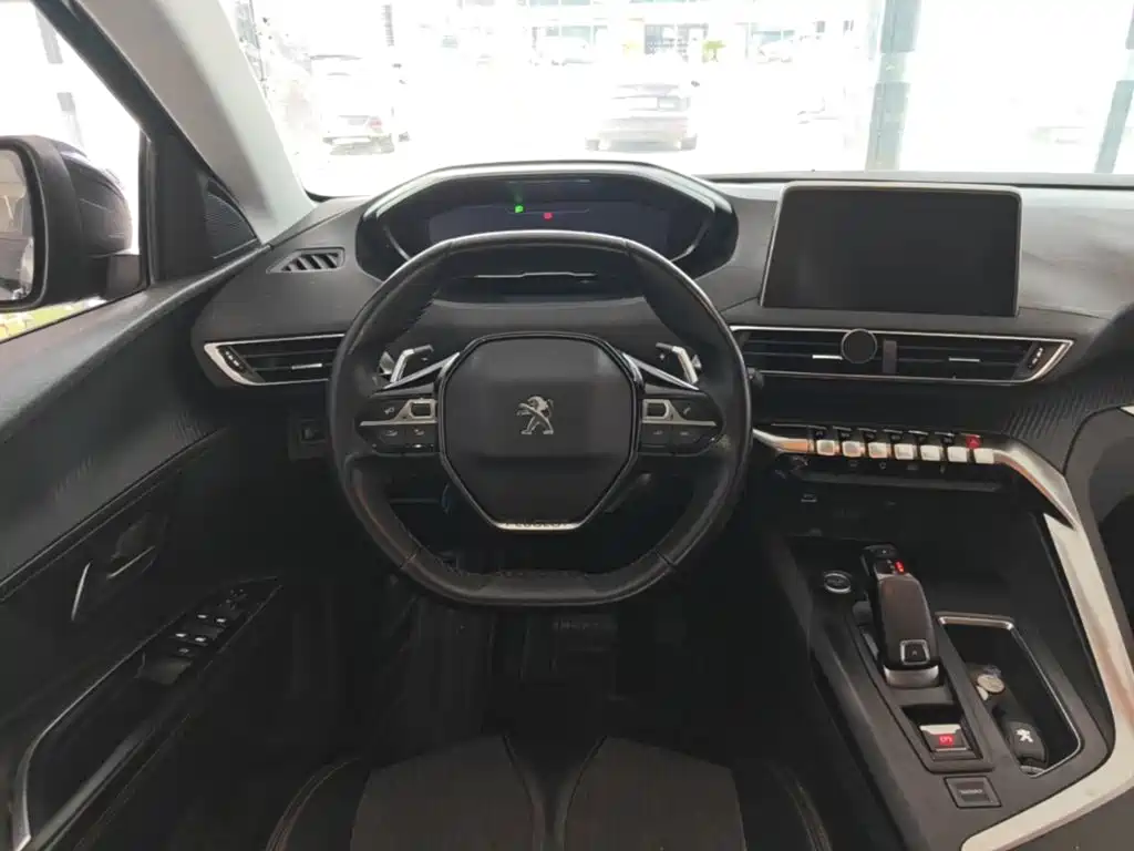 Peugeot 5008 2018 — фото 11