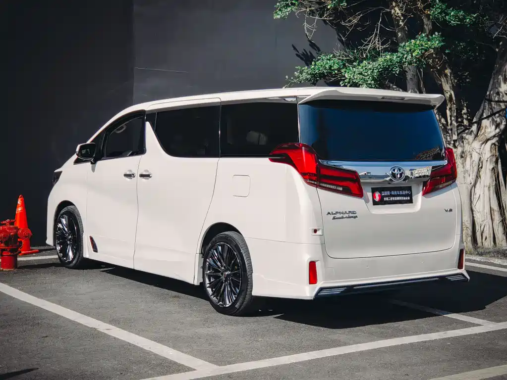 Toyota Alphard 2018 — фото 8