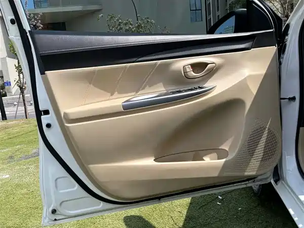Toyota Yaris L 2014