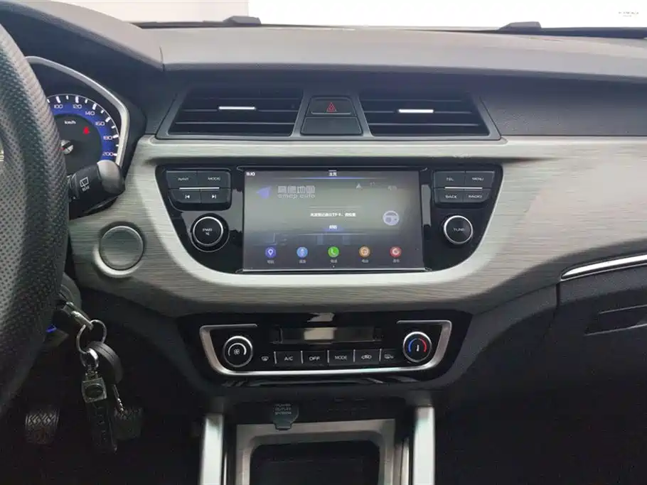 Geely Vision X3 2018 — фото 13