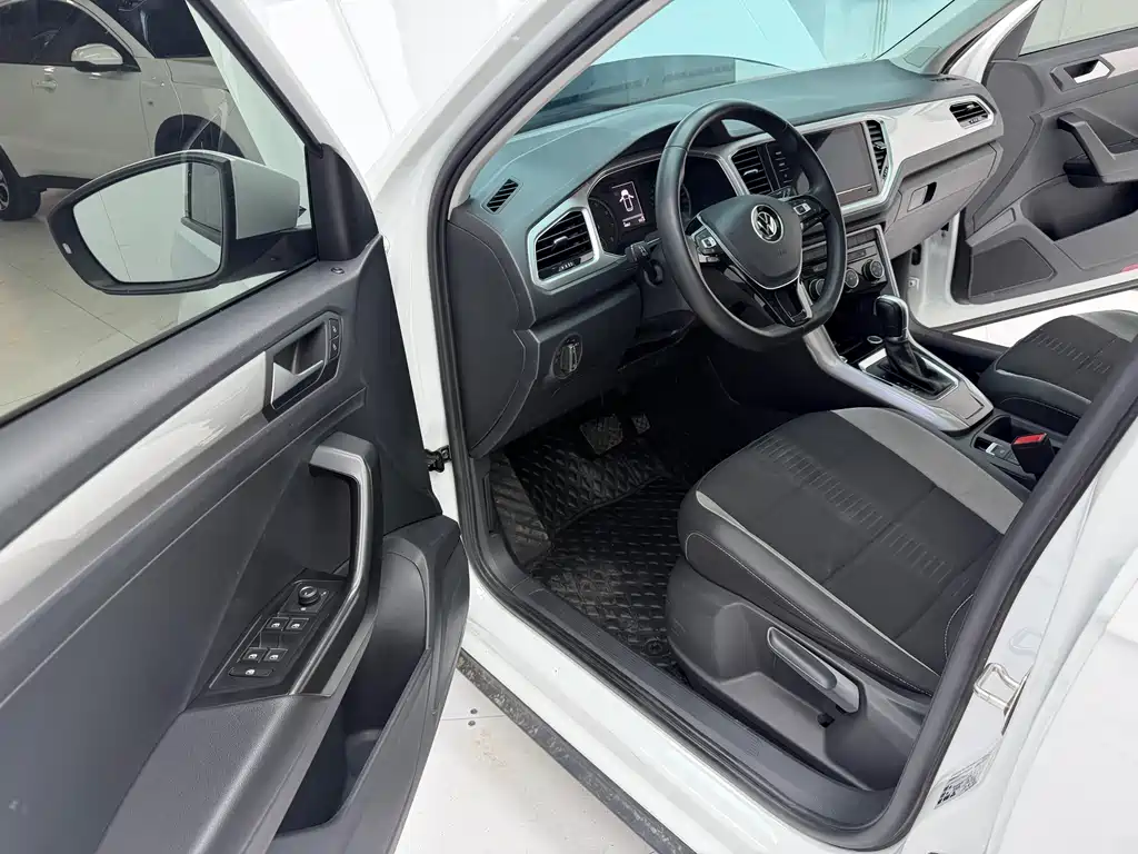 Volkswagen T-Roc 2022 — фото 10