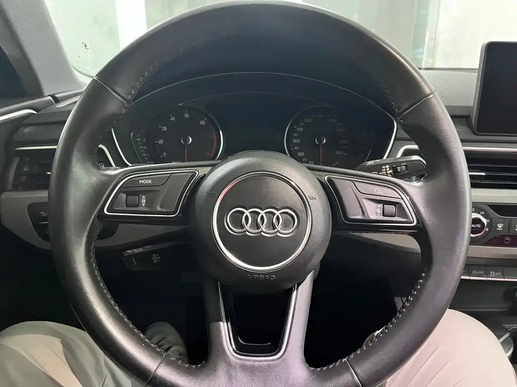 Audi A4L 2019