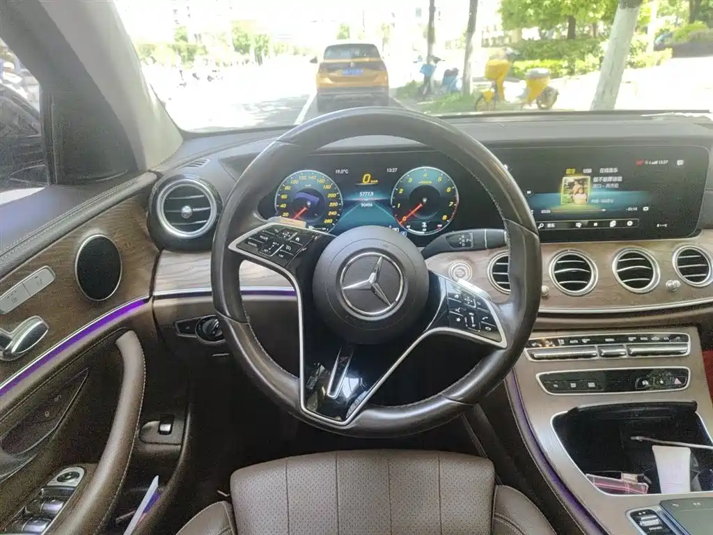 Mercedes-Benz E-Class 2022 — фото 3