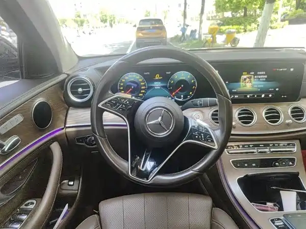 Mercedes-Benz E-Class 2022
