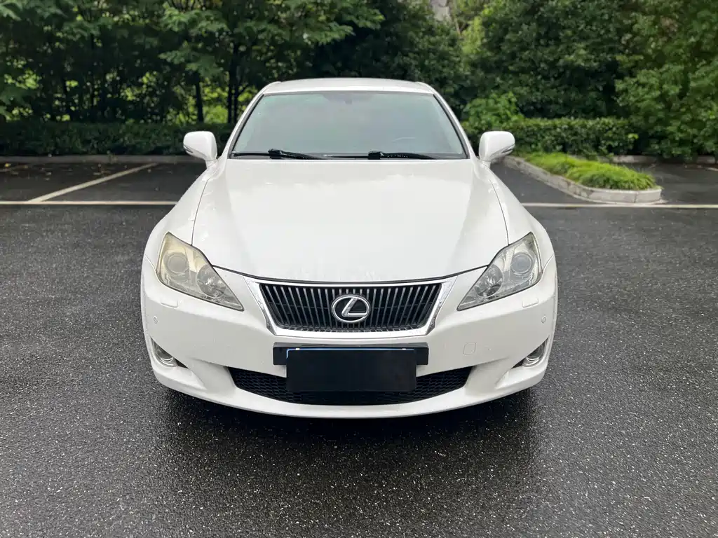 Lexus IS 2010