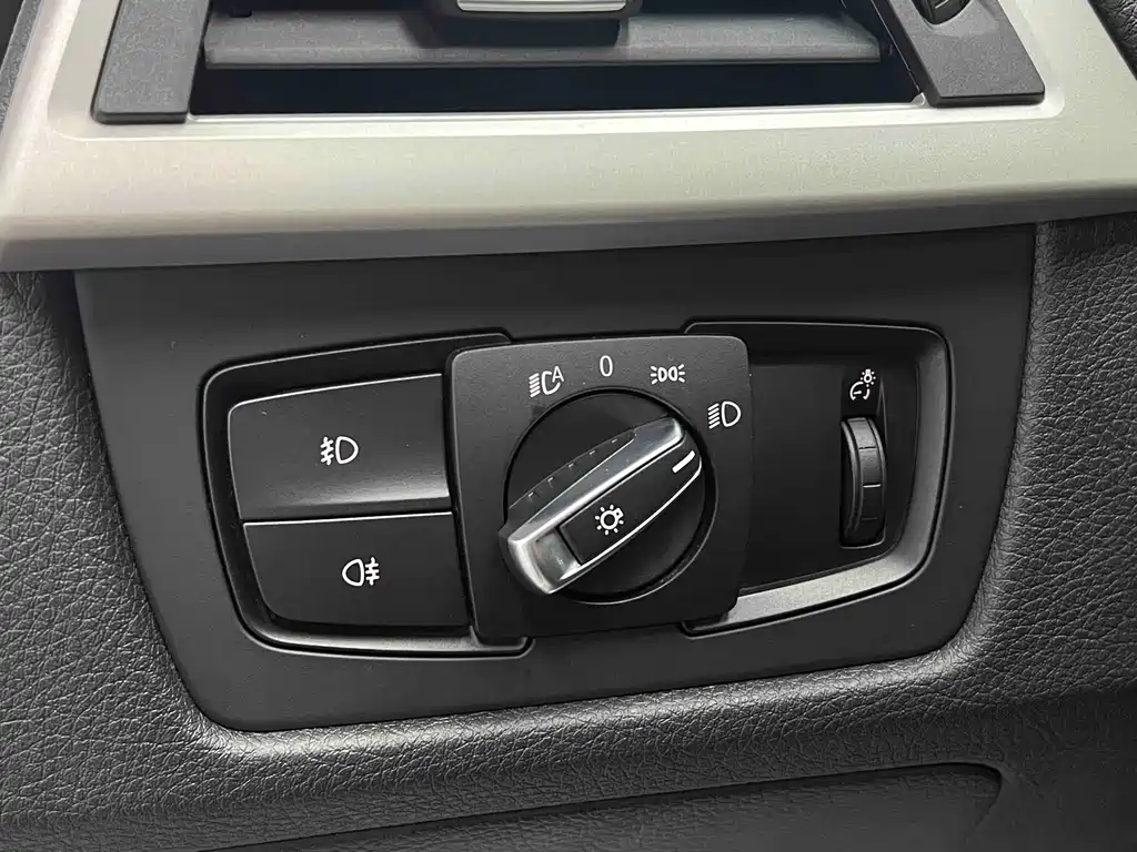 BMW 3 Series 2015 — фото 25