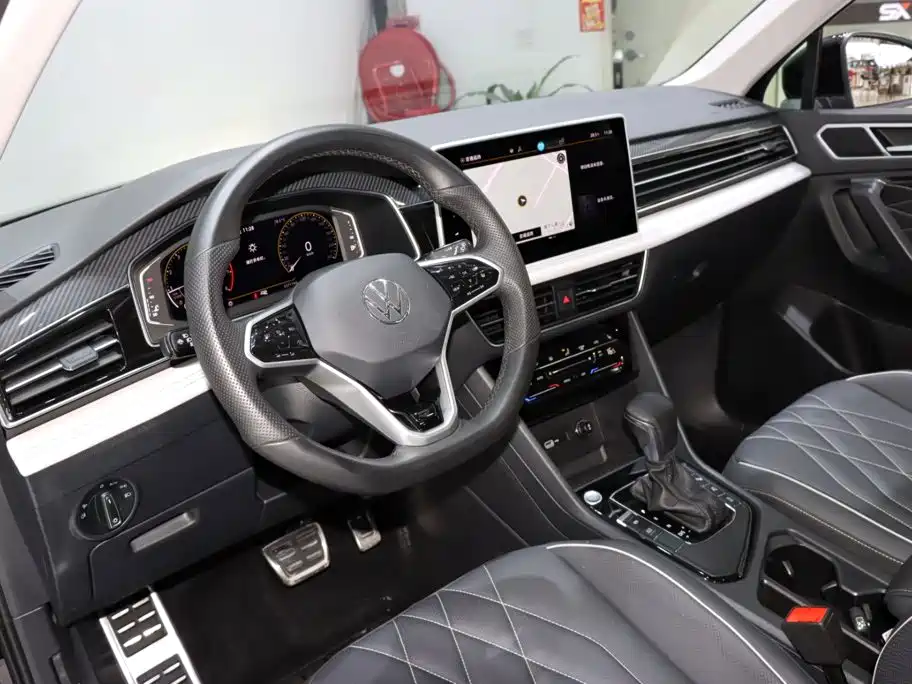 Volkswagen Tiguan L 2023 — фото 10