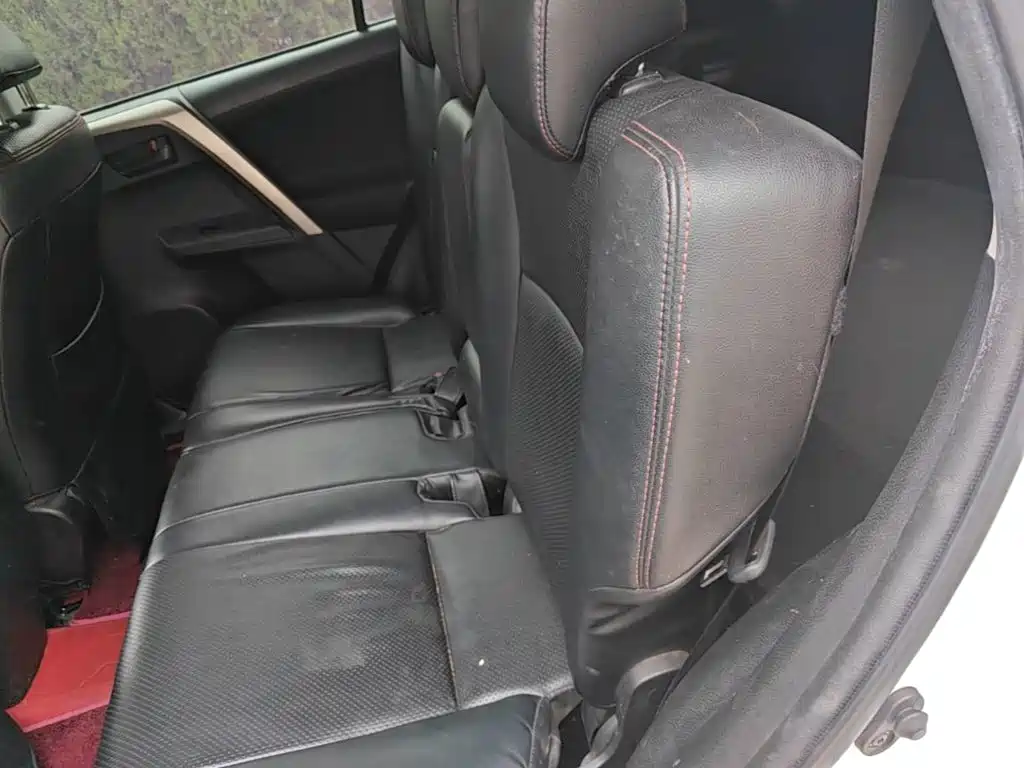 Toyota RAV4 2016 — фото 17