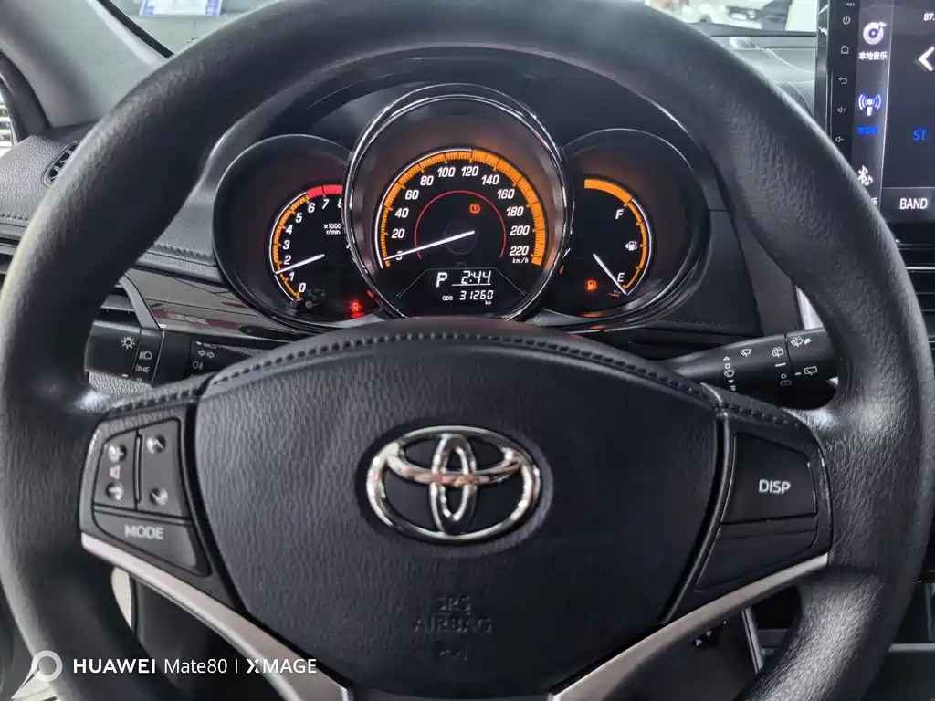 Toyota Yaris L 2022 — фото 10