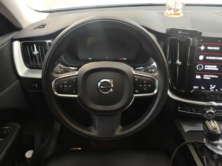 Volvo XC60 2019 — фото 15
