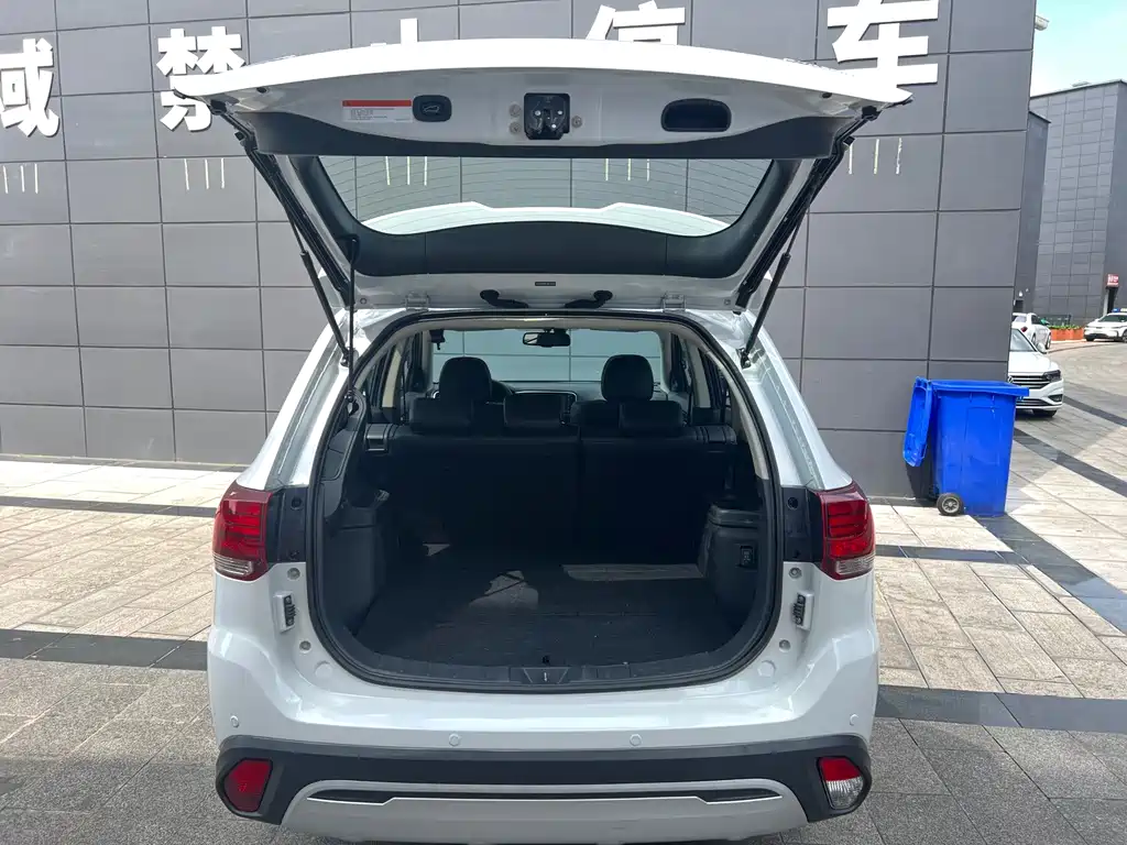 Mitsubishi Outlander 2020 — фото 10