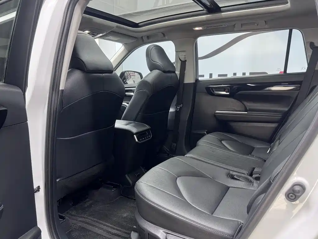 Toyota Highlander 2024 — фото 14