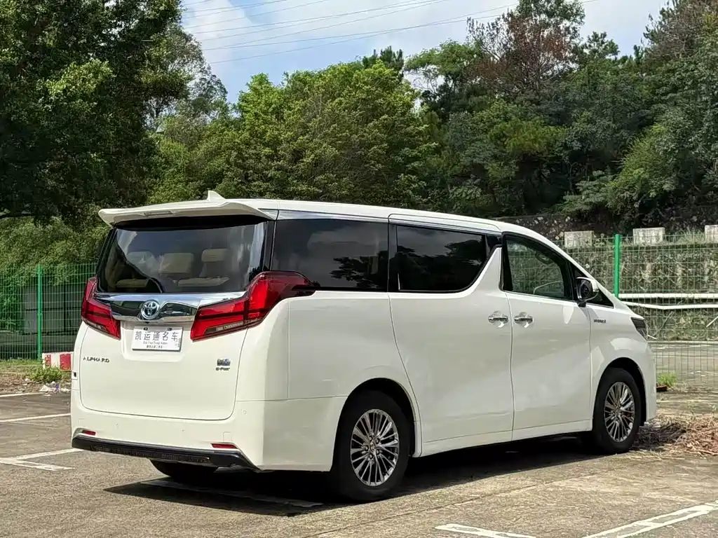 Toyota Alphard 2021 — фото 8