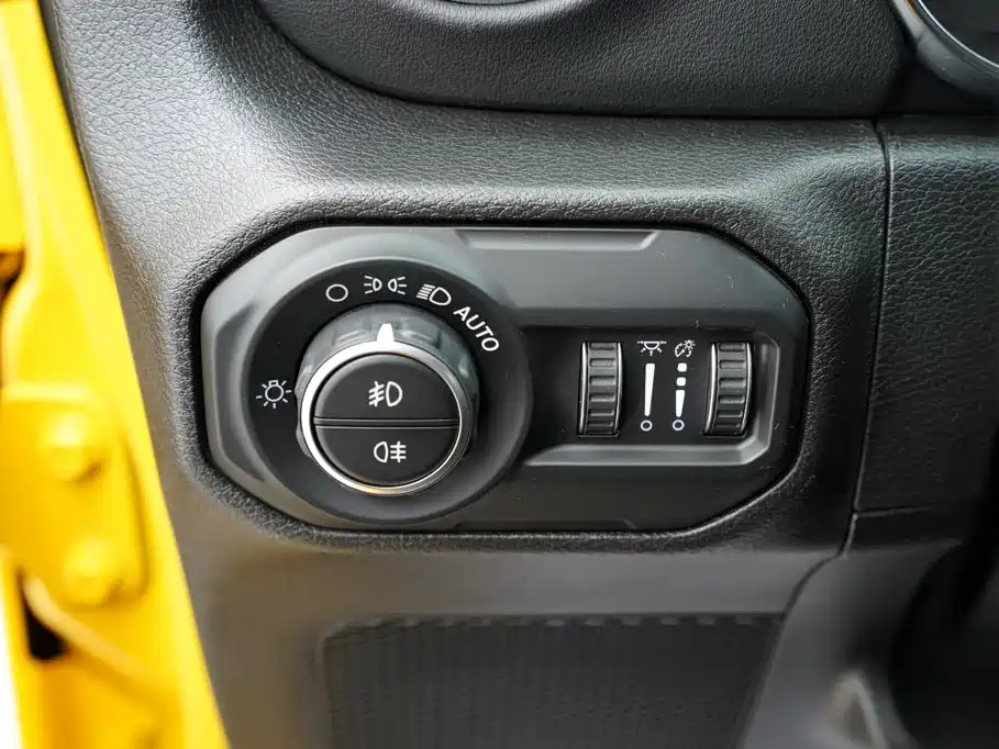 Jeep Wrangler 2021 — фото 18