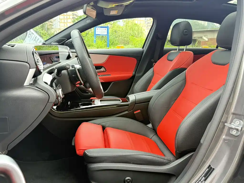 Mercedes-Benz A-Class AMG 2025 — фото 6