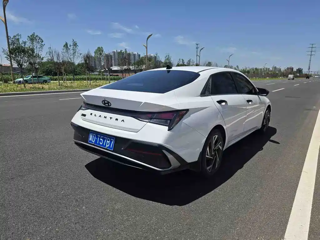 Hyundai Elantra 2023