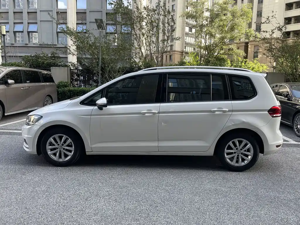 Volkswagen Touran 2018 — фото 5