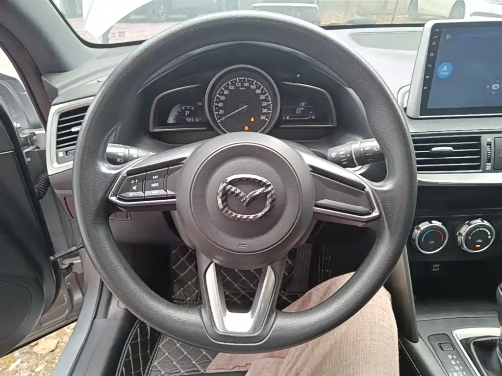 Mazda CX-4 2018 — фото 11