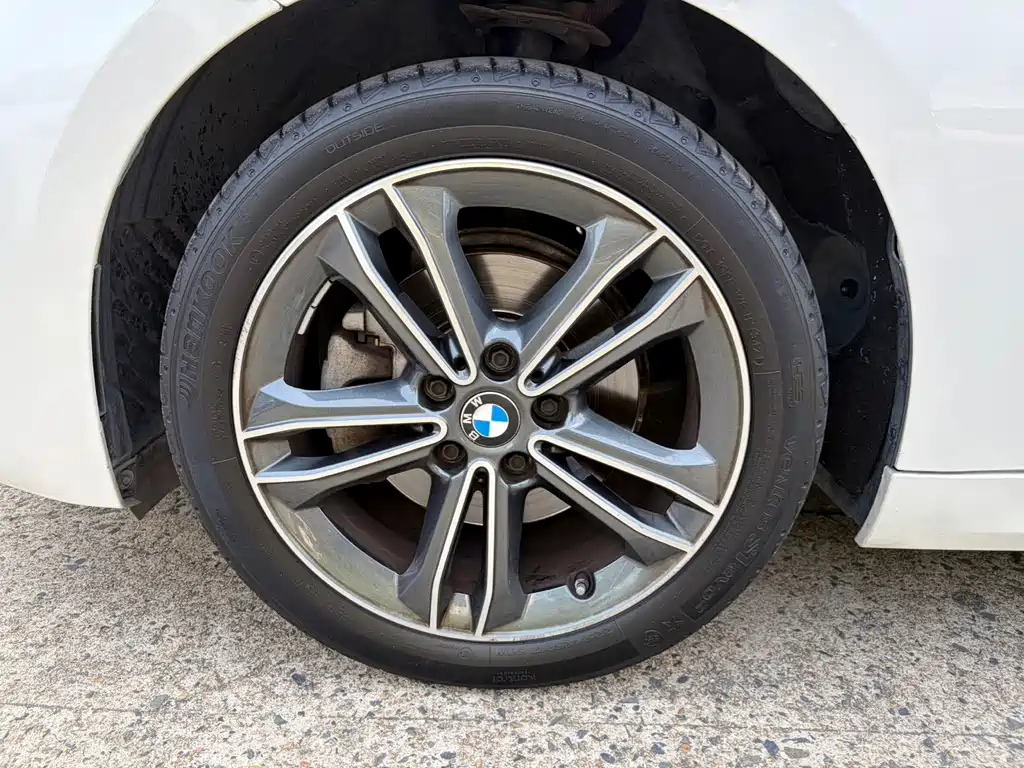 BMW 1 Series 2021 — фото 11