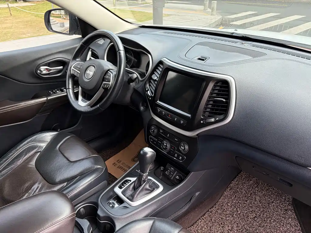 Jeep Cherokee 2014 — фото 14